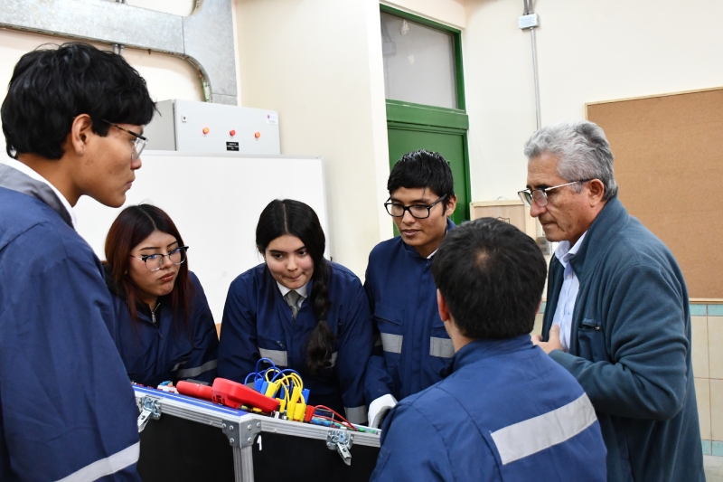 Estudiantes de Electricidad de Don Bosco Calama inician clases prácticas del programa “Fórmate Energía”