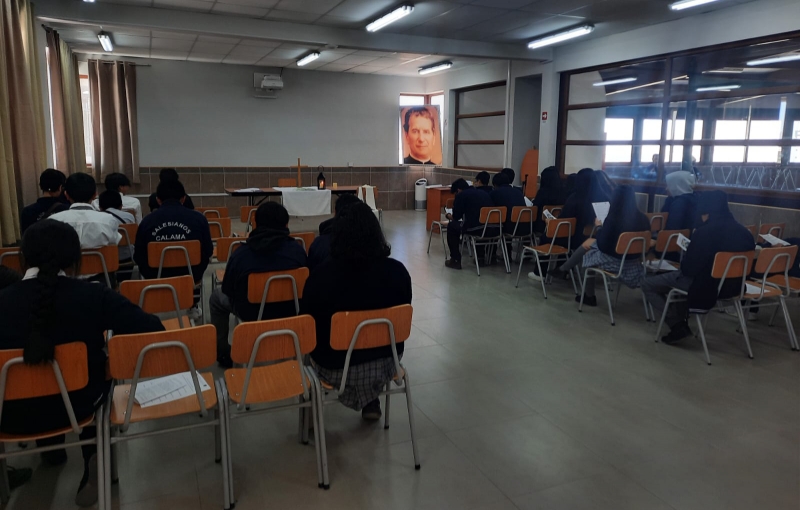 Alumnos/as de cuartos medios realizan última jornada del sacramento de la confesión