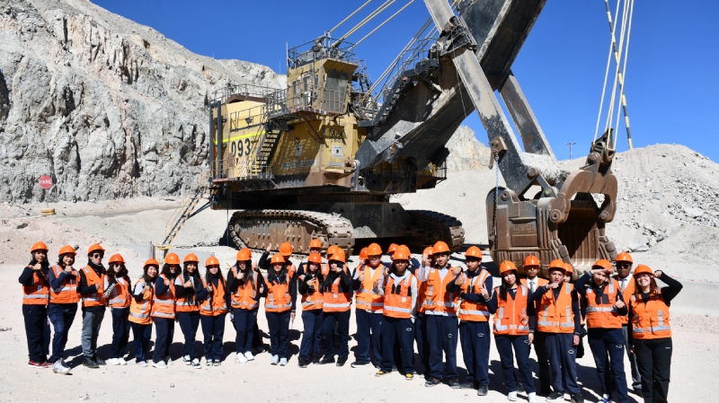 Cuartos Medios de Salesianos Calama fortalecen su aprendizaje con visita pedagógica a Chuquicamata