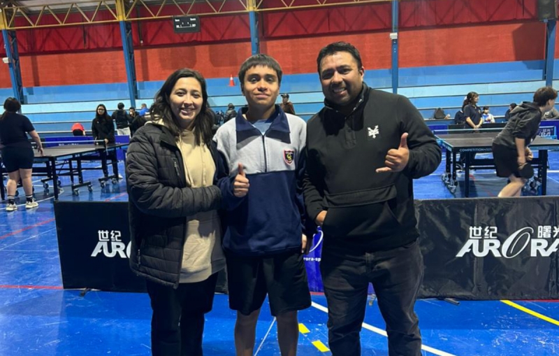 Estudiante salesiano clasifica al Regional de Tenis de Mesa tras brillante actuación en Torneo Comunal