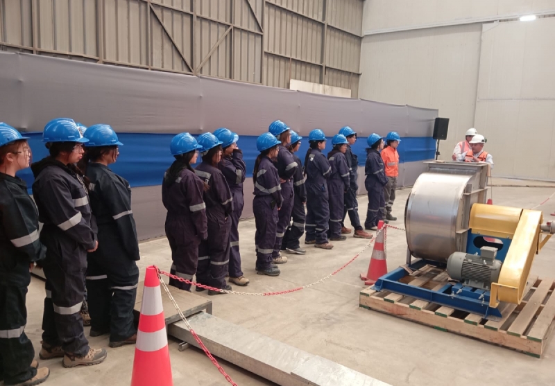 Más cerca de la tecnología: Alumnas salesianas visitan Planta Robotizada de Cobra-Calama