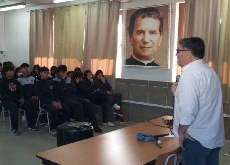 Colegio Don Bosco Calama realizó Charla “Formación de líderes vocacionales” en alianza con la AIA
