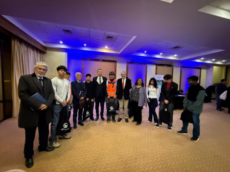 Exalumnos del Colegio Don Bosco Calama participaron en la presentación del Informe de Gestión Social y Ambiental de Minera El Abra