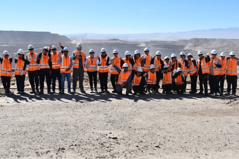 Estudiantes de Don Bosco Calama visitan por primera vez Minera Sierra Gorda SCM