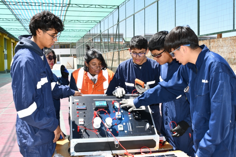 Estudiantes de Electricidad de Don Bosco Calama vivieron su último Taller práctico del programa “Fórmate Energía”