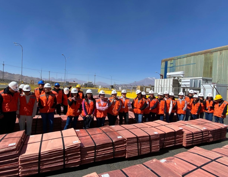 Estudiantes de Don Bosco Calama visitan Minera El Abra y conocen procesos productivos en terreno