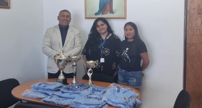 Minera El Abra realiza donación de trofeos y equipo deportivo femenino