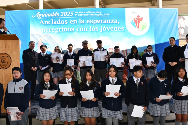Entrega de oraciones marca importante paso en la preparación sacramental de estudiantes salesianos